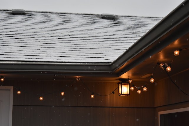 roof in snow photo